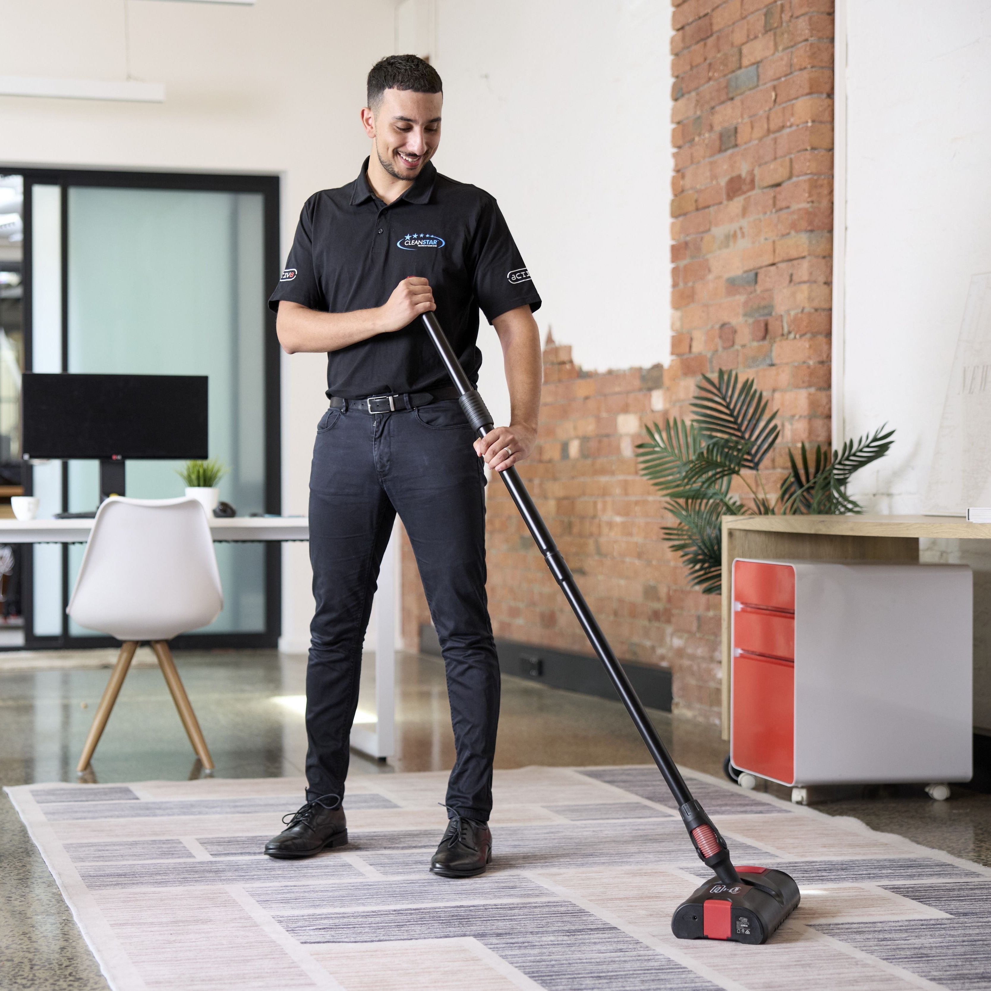 ACTIV8 "WORLD FIRST" Battery Powered Vacuum Head & Cordless Sweeper   Australian Innovation